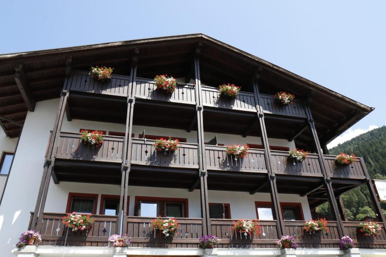 Hotel La Palu Pinzolo Luaran gambar